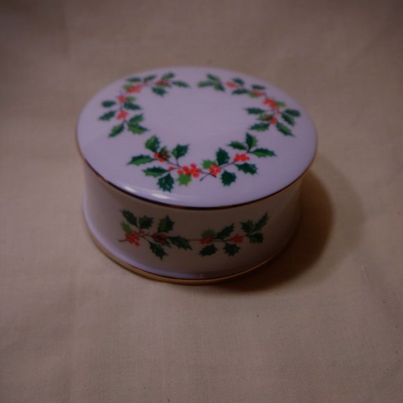 ~ SADLER - Made in England * CHRISTMAS Trinket / Jewelry Dish with Cover * - Picture 2 of 4